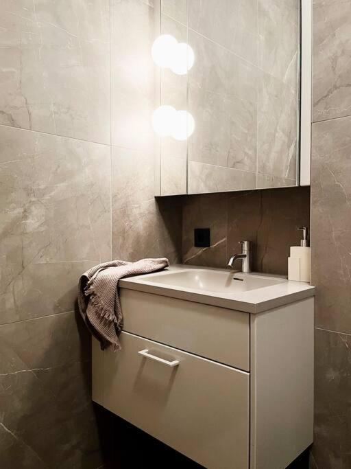 Private Lux 2Br & 2Ba City Center With Free Parking 雷克雅維克 外观 照片